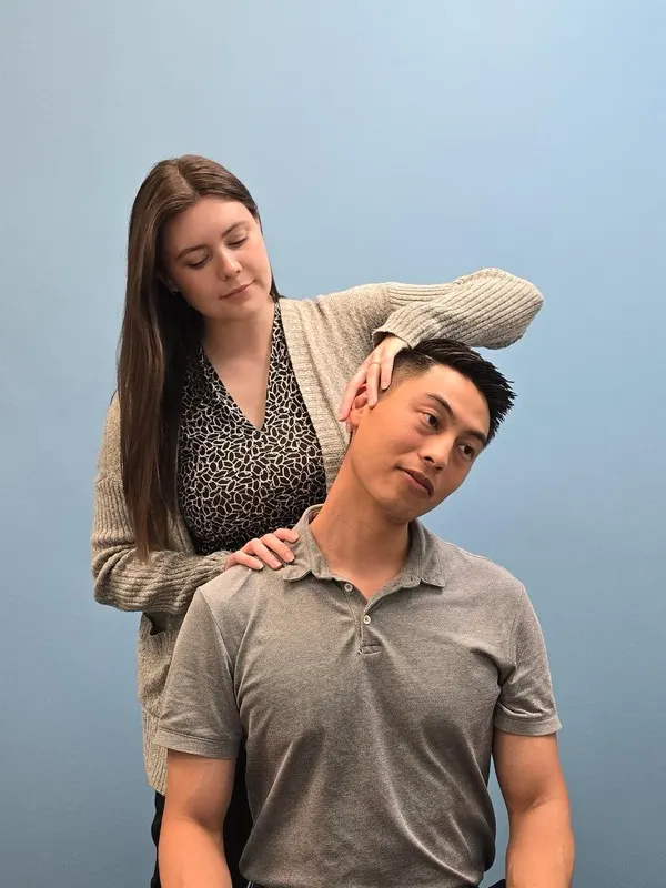 Easy Allied Health chiropractor providing neck treatment
