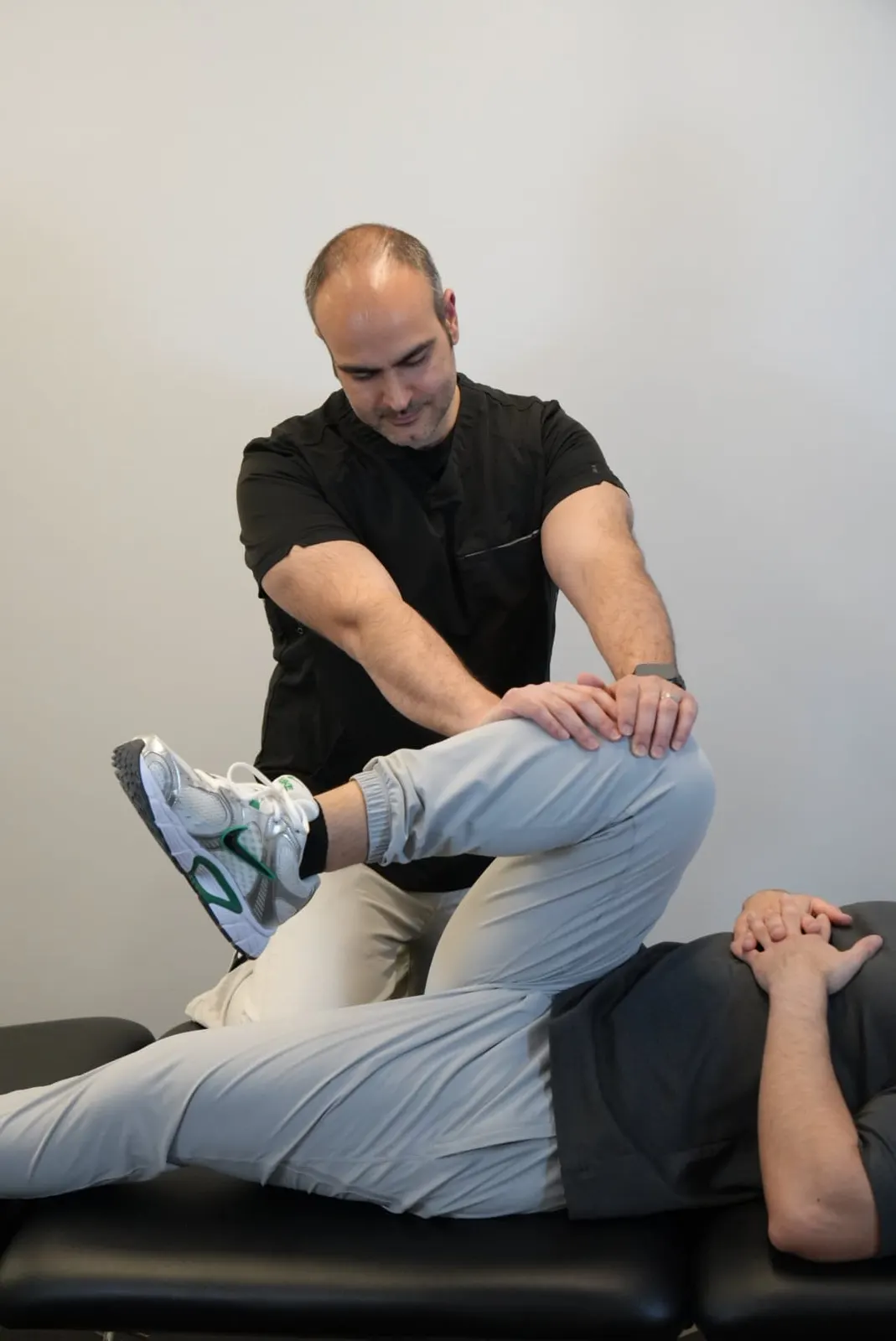 Easy Allied Health physiotherapist providing hands-on treatment